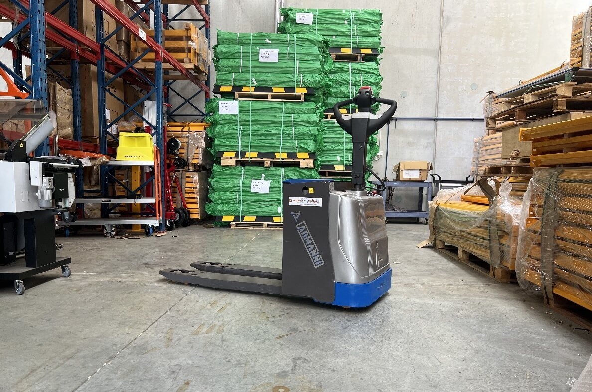 Comparing Electrical and Manual Pallet Jacks: Which is Right for Your Business? logo